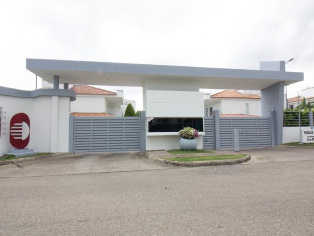 Casa en venta en Neiva, Huíla