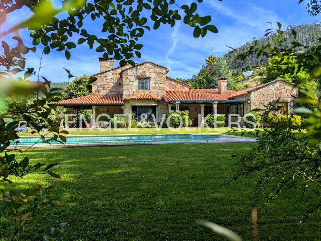 Casa en venta en A Angustia, Vigo