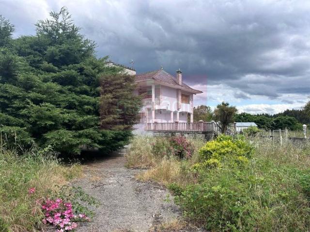 Casa en venta en O Corgo