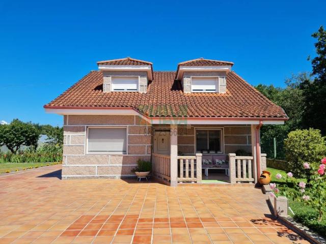 Casa en venta en Ourense, Galicia