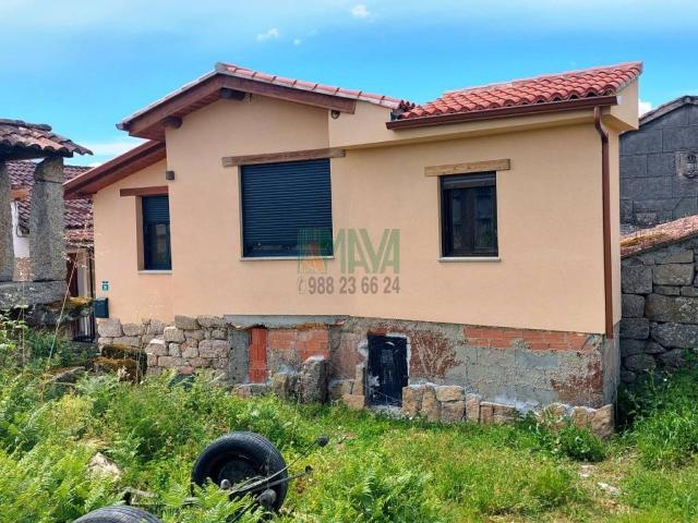 Casa en venta en Ourense, Galicia