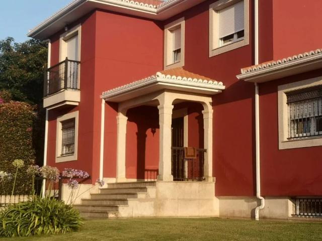 Casa en venta en Oleiros