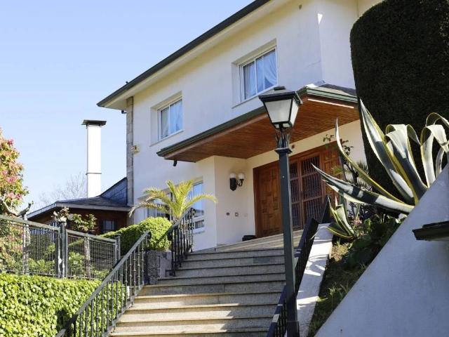 Casa en venta en Oleiros