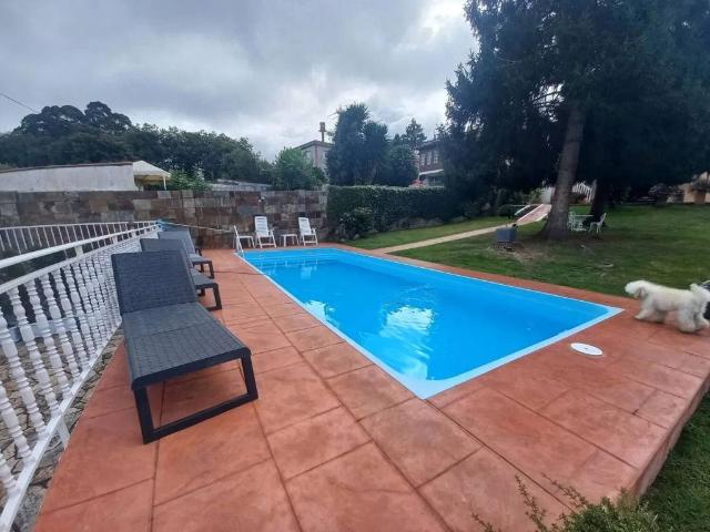 Casa en venta en Oleiros