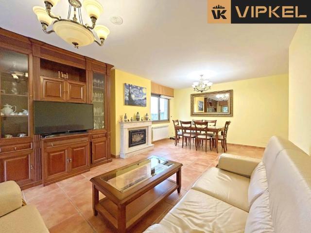 Casa en venta en Oleiros