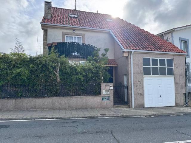 Casa en venta en Oleiros