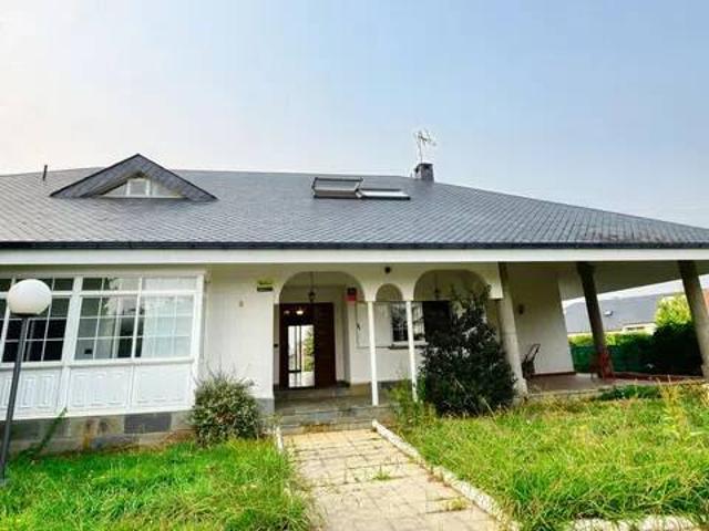 Casa en venta en Oleiros, A Coruña