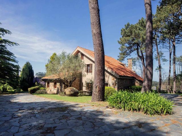 Casa en venta en Oleiros, A Coruña