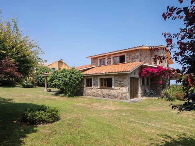 Casa en venta en O Real, Oleiros