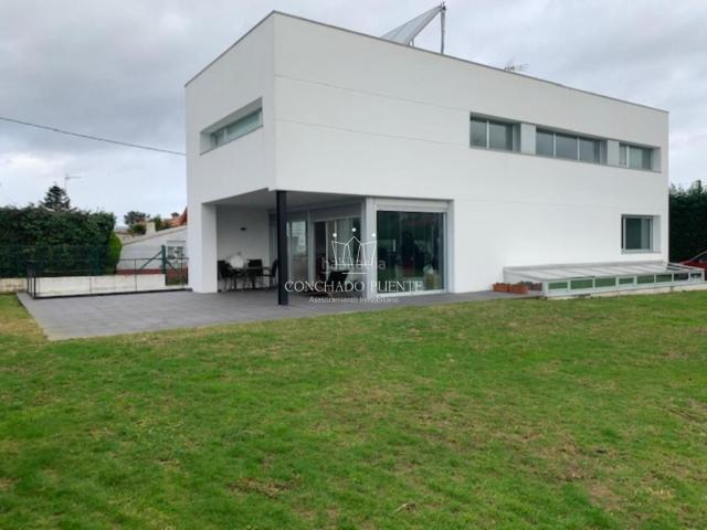 Casa en venta en Oleiros