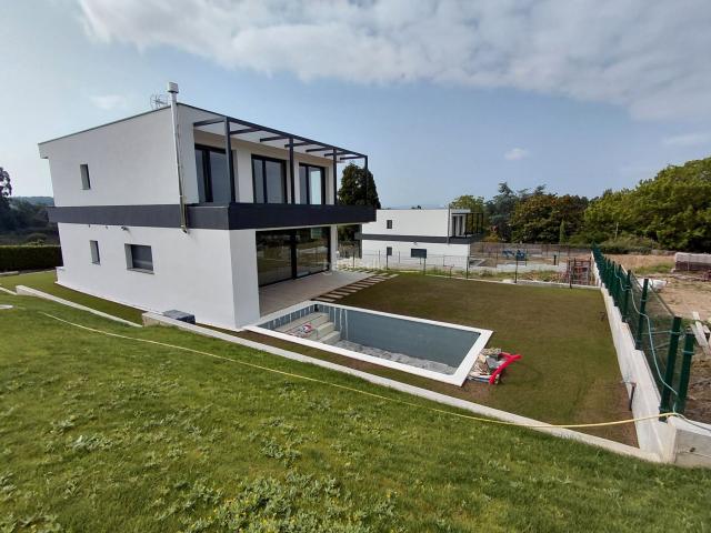 Casa en venta en Oleiros, A Coruña