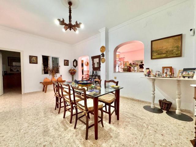 Chalet en venta en Olivares, Andalucía