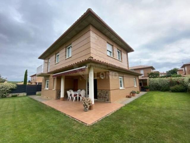 Casa en venta en Ollauri, La Rioja
