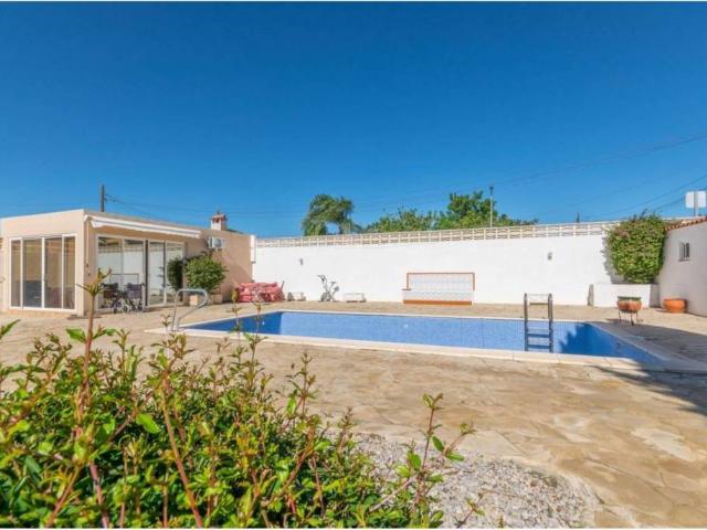 Casa en venta en Olocau, València / Valencia