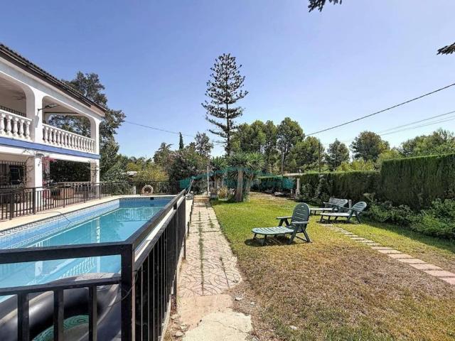 Casa en venta en Olocau, València / Valencia