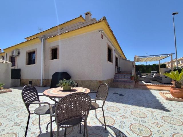 Casa en venta en Orihuela, Valencia