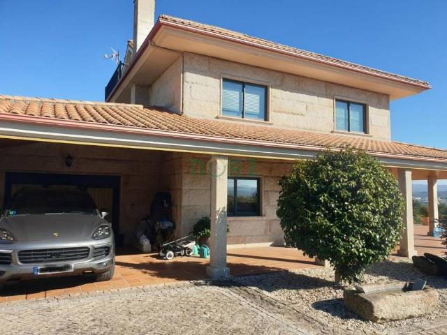 Casa en venta en Ourense, Galicia