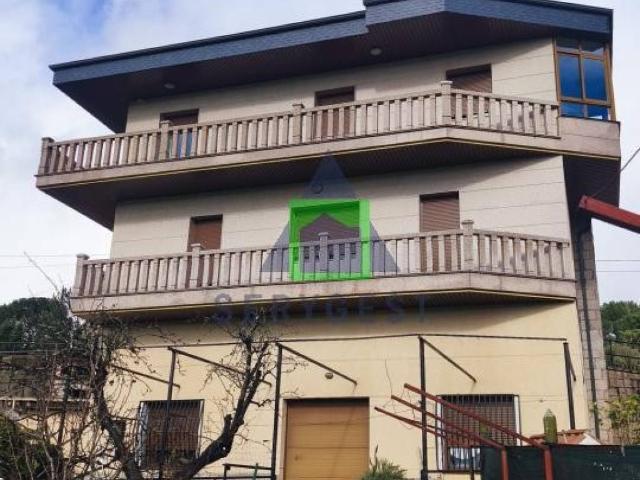 Casa en venta en Ourense, Galicia