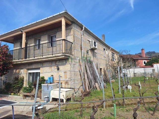 Casa en venta en Ourense, Galicia