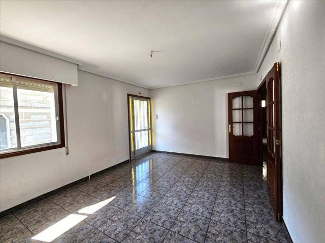 Casa en venta en Ourense, Galicia