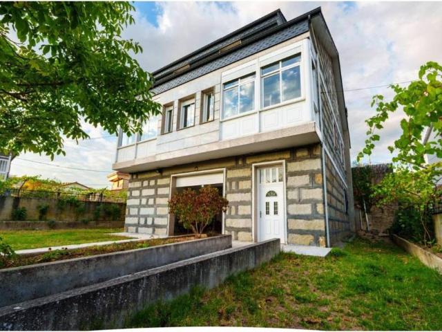 Casa en venta en Ourense, Galicia