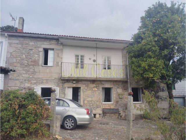 Casa en venta en Outes, Noia