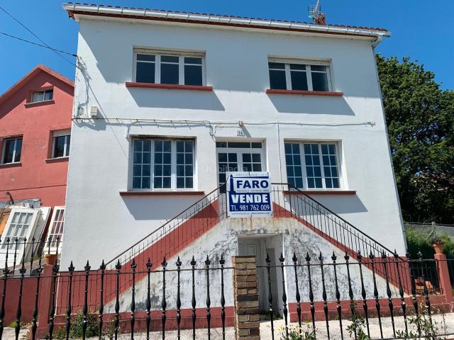 Casa en venta en Outes, Noia