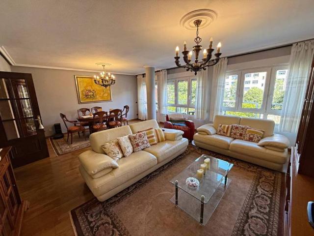 Casa en venta en Oviedo, Asturias