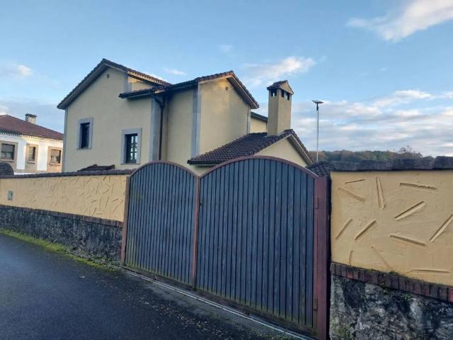 Casa en venta en Oviedo, Llatores