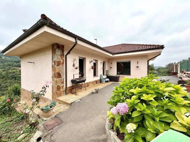 Casa en venta en Oviedo, Asturias