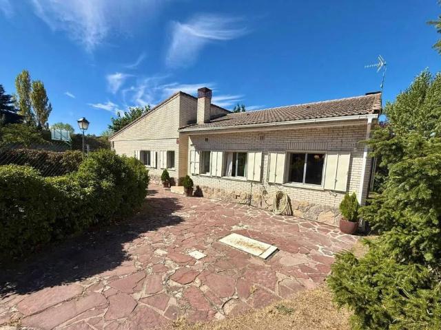 Casa en venta en Pedrezuela, Madrid