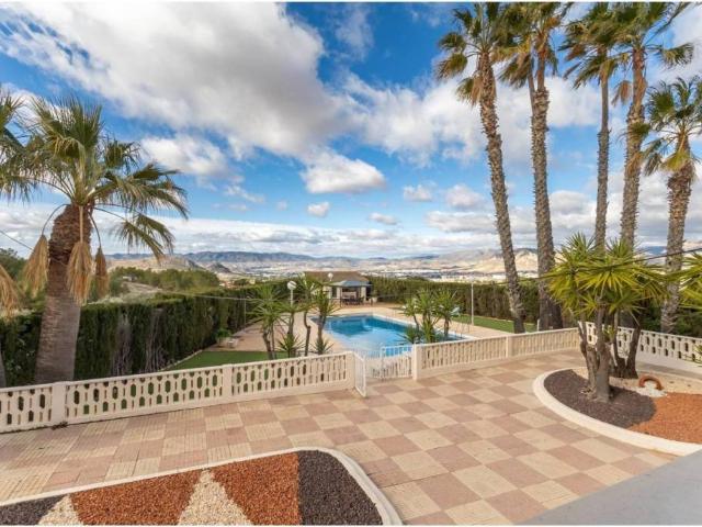 Casa en venta en Petrer, Alicante