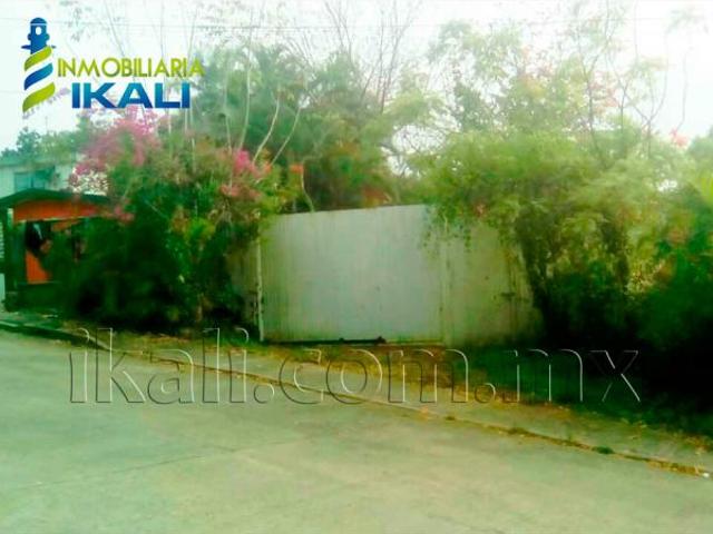 Casa en venta en Colonia Petromex, Poza Rica