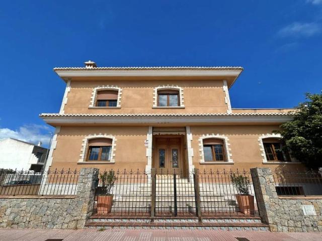 Casa en venta en Piles