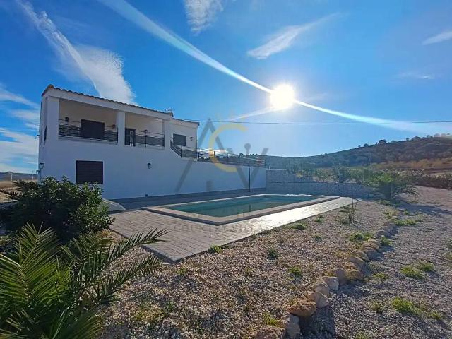 Casa en venta en el Vinalopó Mitjà / El Vinalopó Medio, Valencia
