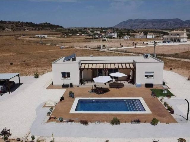 Casa en venta en el Vinalopó Mitjà / El Vinalopó Medio, Valencia
