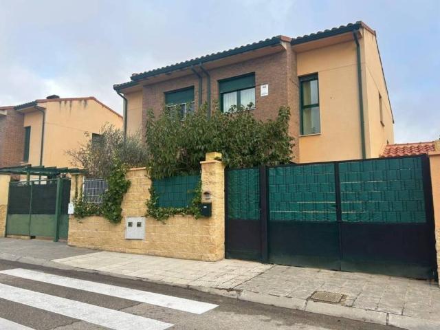 Casa en venta en Pioz, Guadalajara