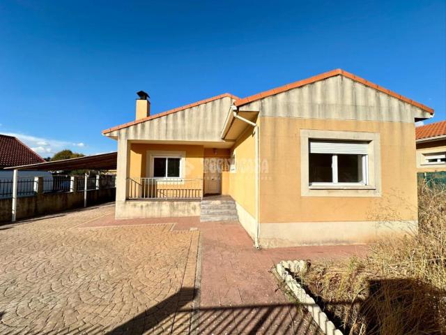 Casa en venta en Madrebuena, Pioz