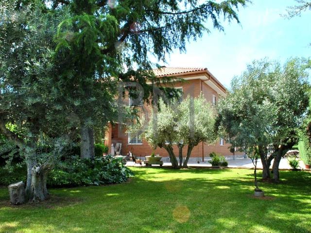 Casa en venta en Madrebuena, Pioz