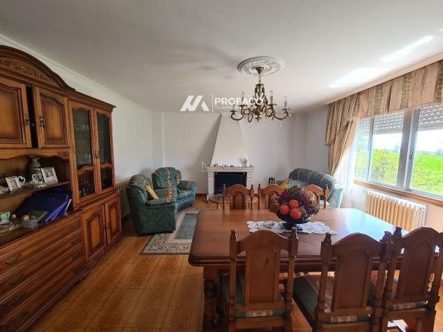 Casa en venta en O Carballiño, Galicia