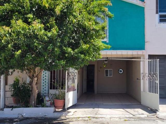 Casa en Venta en Privada Valle de Morelos | 4 Recámaras | Cochera Techada | Port