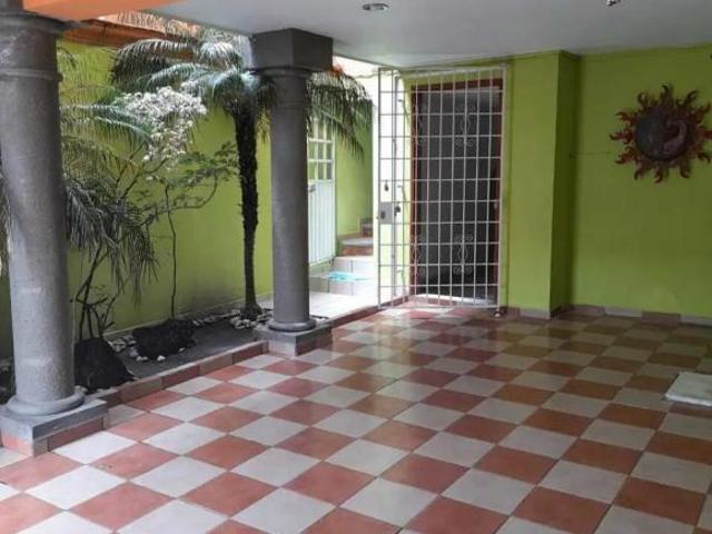 Casa en venta en Valle De Chalco Solidaridad, Estado de México