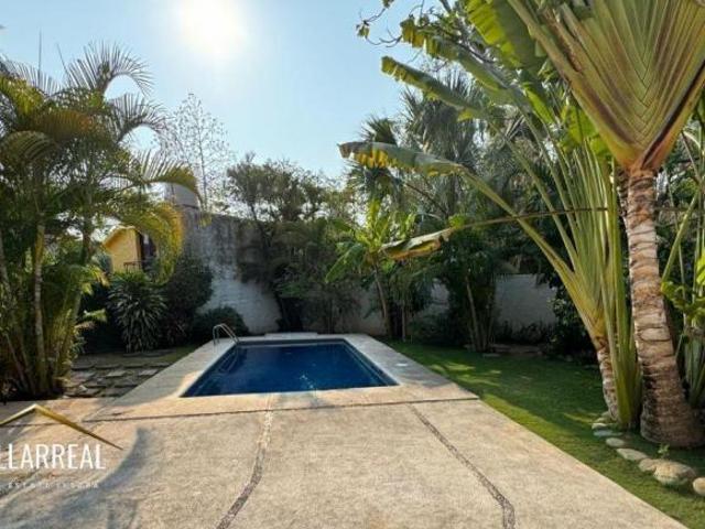 CASA EN VENTA EN RESIDENCIAL CAMPO DE GOLF IXTAPA
