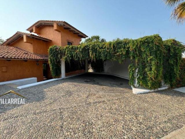 CASA EN VENTA EN RESIDENCIAL CAMPO DE GOLF IXTAPA