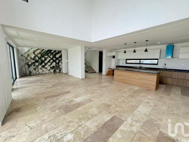 CASA EN VENTA EN RESIDENCIAL PUERTA DE HIERRO