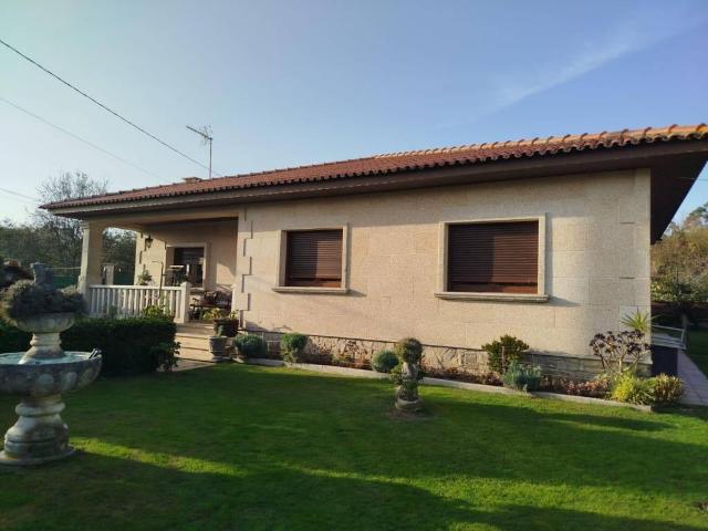 Casa en venta en Ribeira