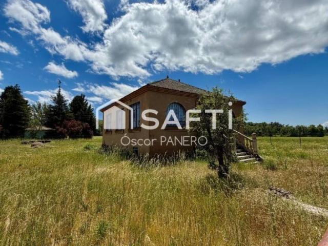 Casa en venta en Rioseco De Tapia, Castilla y León