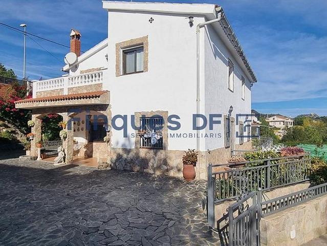 Villa en venta en Riudarenes