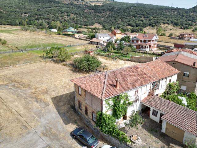 Casa en venta en La Robla, León