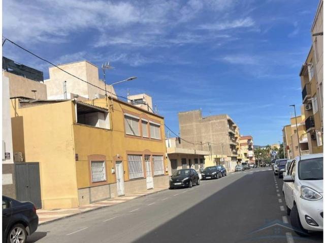 Casa en venta en Roquetas De Mar, Andalucía